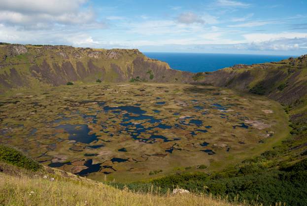 https://www.easterisland.travel/images/media/images/nature/rano-kau-crater-lake-easter-island-volcano.jpg