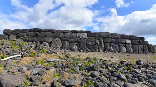 https://www.easterisland.travel/images/media/images/archaeology/hanga-poukura-ahu-backside-cut-blocks-rapa-nui-rock-wall-easter-island.jpg